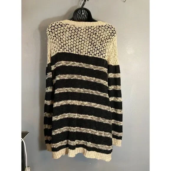 Crystal Kobe tan and black crochet sweater - Picture 4 of 4